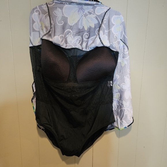 Longitude Women Bold Floral Swim Dress - Plus-Size 22W, Beachwear - Picture 3 of 6